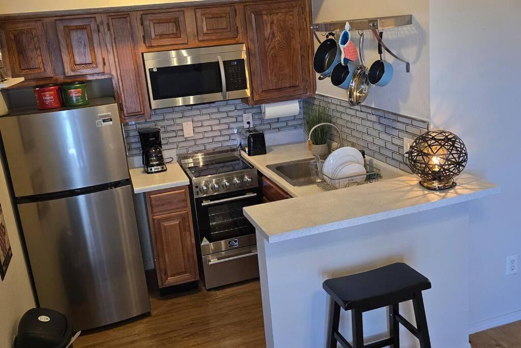 Cozy Updated Cove Of Heaven, 5Mins To Lake Hefner! Oklahoma City Eksteriør billede