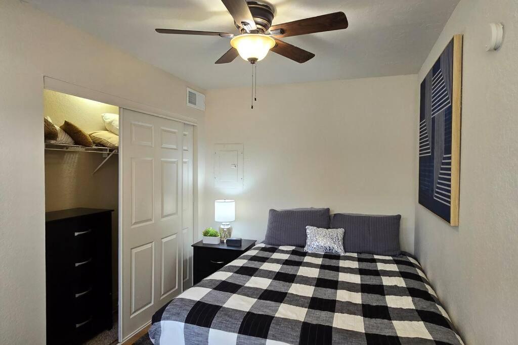 Cozy Updated Cove Of Heaven, 5Mins To Lake Hefner! Oklahoma City Eksteriør billede
