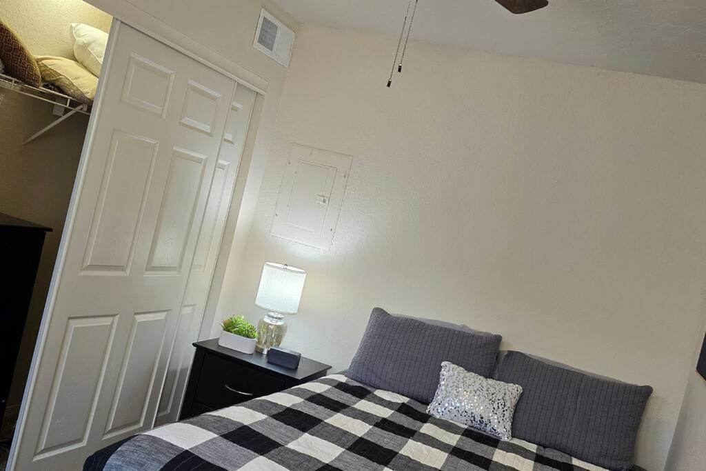 Cozy Updated Cove Of Heaven, 5Mins To Lake Hefner! Oklahoma City Eksteriør billede