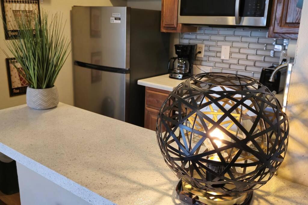 Cozy Updated Cove Of Heaven, 5Mins To Lake Hefner! Oklahoma City Eksteriør billede