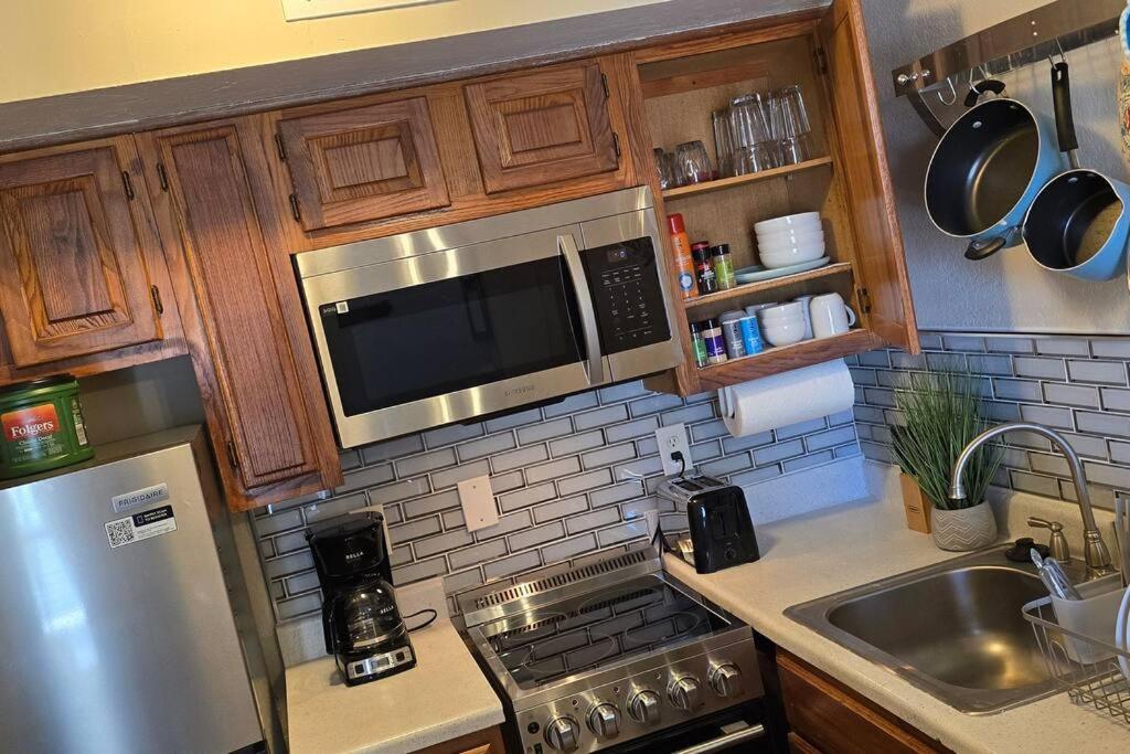 Cozy Updated Cove Of Heaven, 5Mins To Lake Hefner! Oklahoma City Eksteriør billede